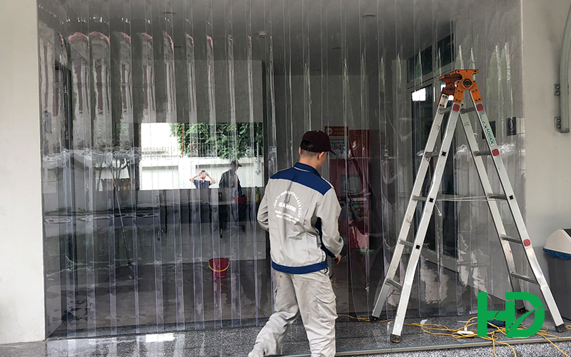 lắp đặt màn nhựa pvc